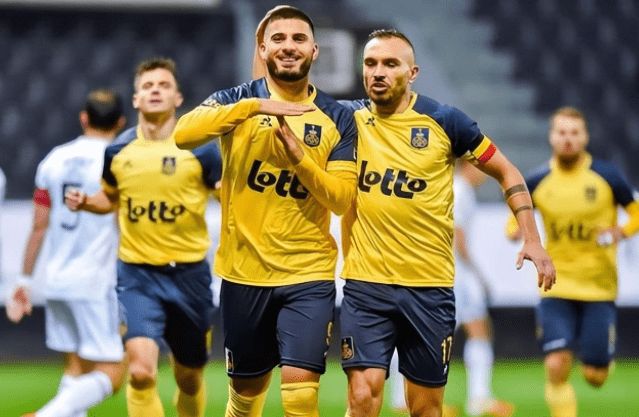 击上却显得 击上却显得