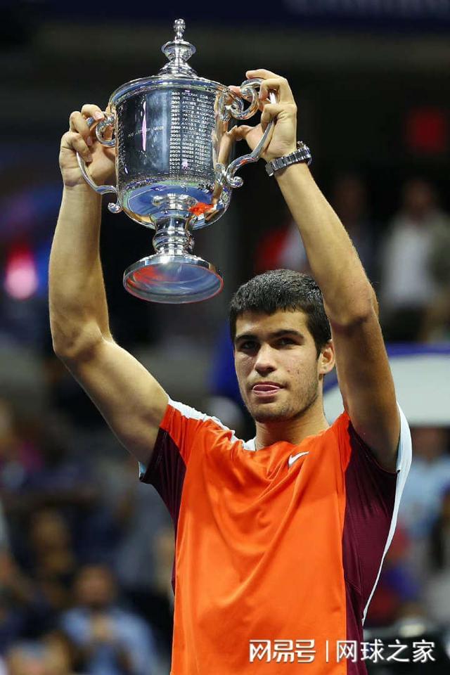 擦中都表现 擦中都表现